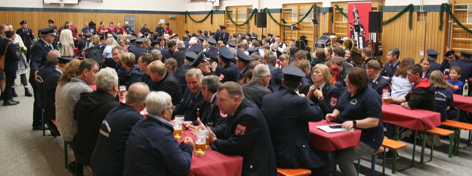 In der Mehrzweckhalle wurde schließlich das erfolgreiche Patenbitten ausgiebig gefeiert.